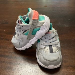 Toddler Nike Huarache size 4C